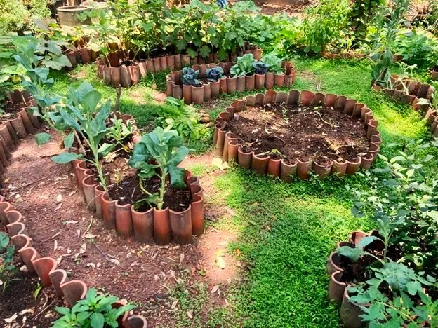 Metta Gardens are created as a mandala, because round shapes can be found back in all plants and trees