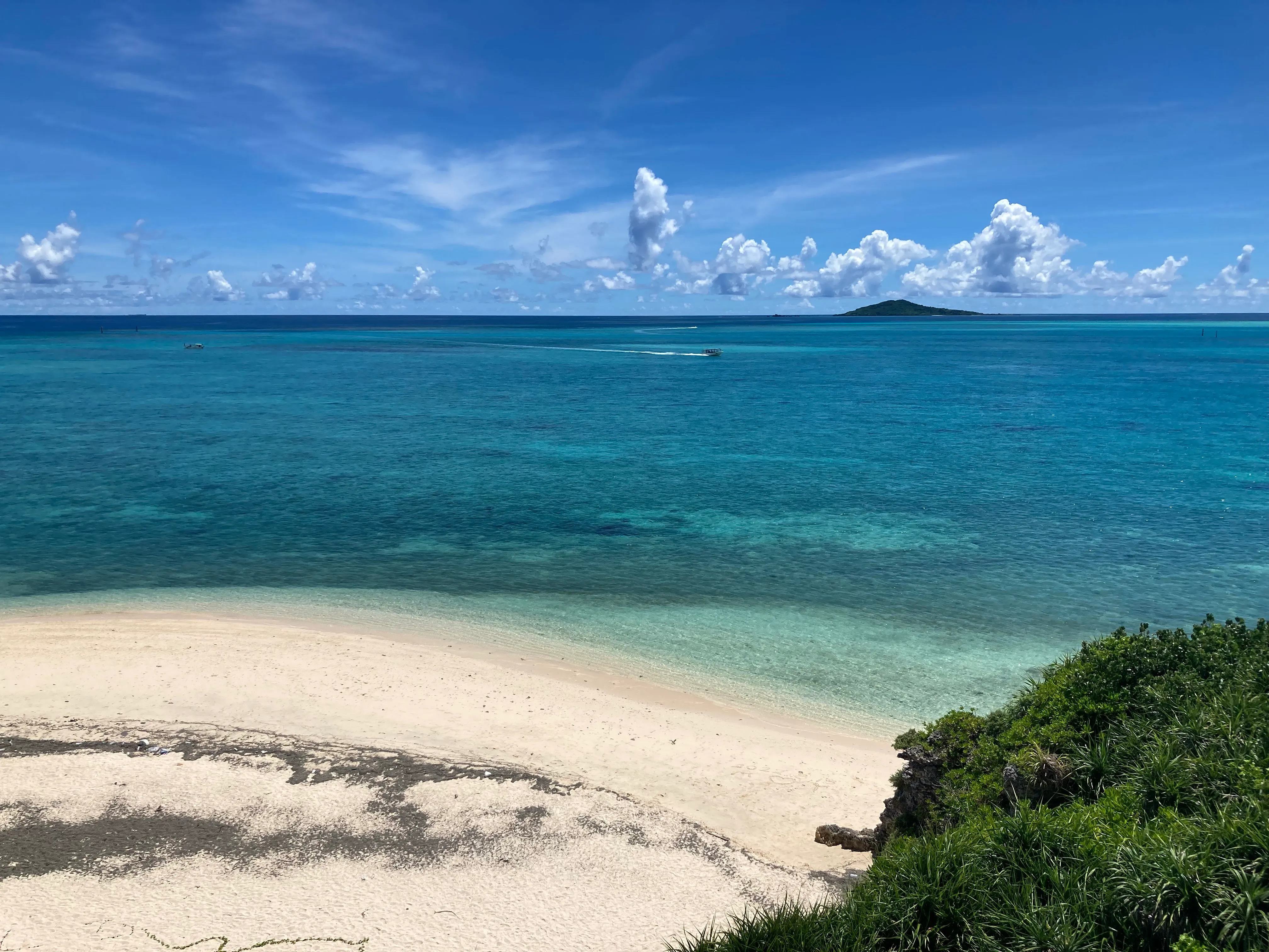 Turquoise sea and white-sand beach on Miyako Island